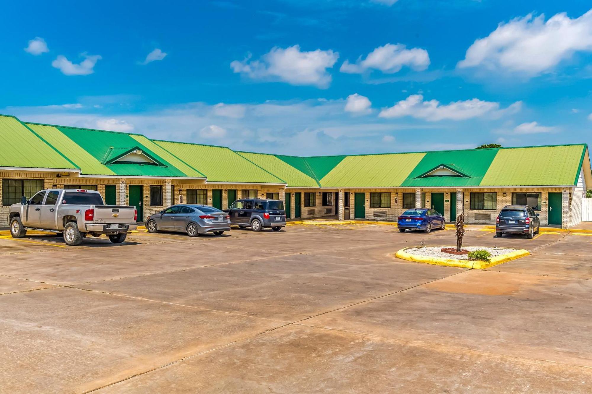 Oyo Hotel Yoakum West Exterior photo